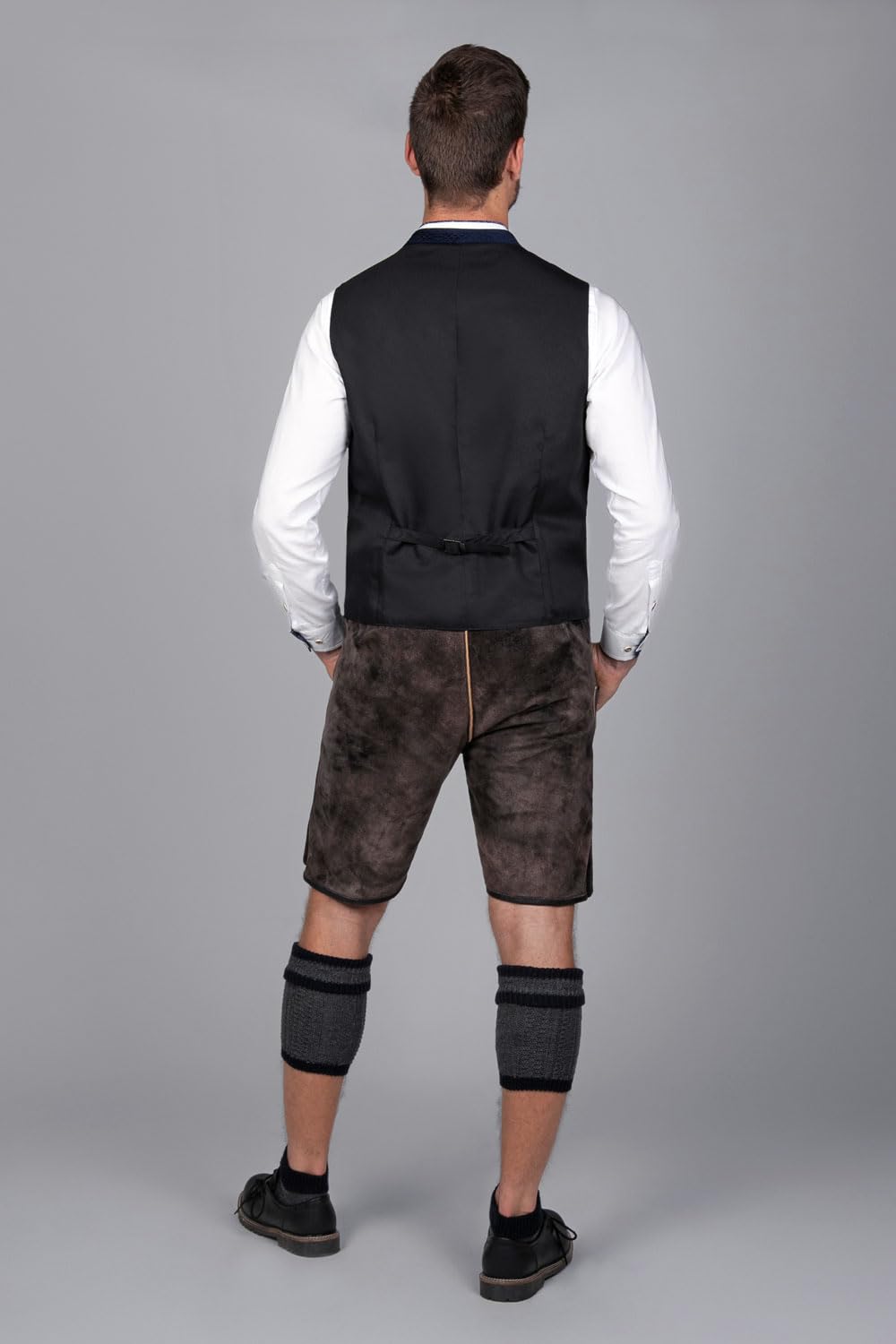 Edelnice Trachtenmode Kurze Trachtenlederhose Matze aus Büffelleder in tiefen Dunkelbraun mit edler Stickerei