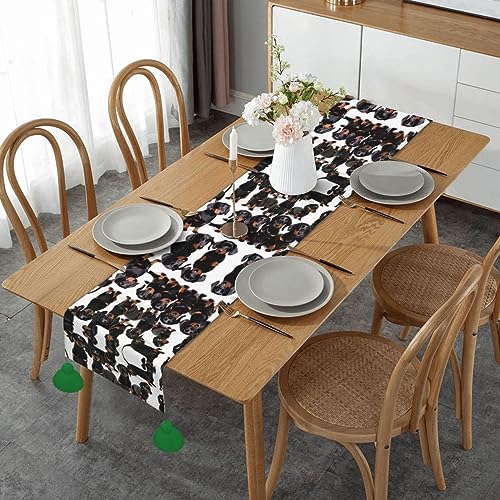Chemin de table teckel pour une décoration de table de Noël rustique