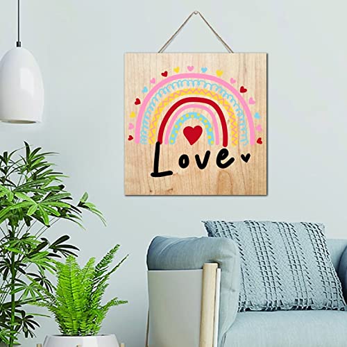 Plaque en bois avec cœurs rouges pour célébrer l'amour de la Saint-Valentin