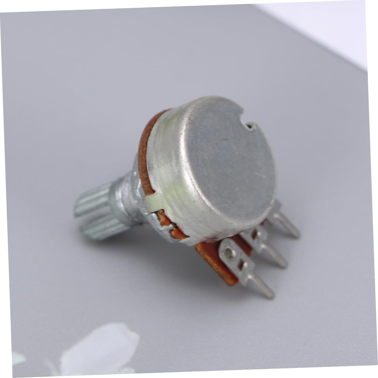 MUELODSIC Guitar Volume Potentiometer Bk Control Pot with Split Shaft for Audio Tone Control Upgrade Your Guitar Sound with Coarse Knurled Shaft Full for Easy Fit