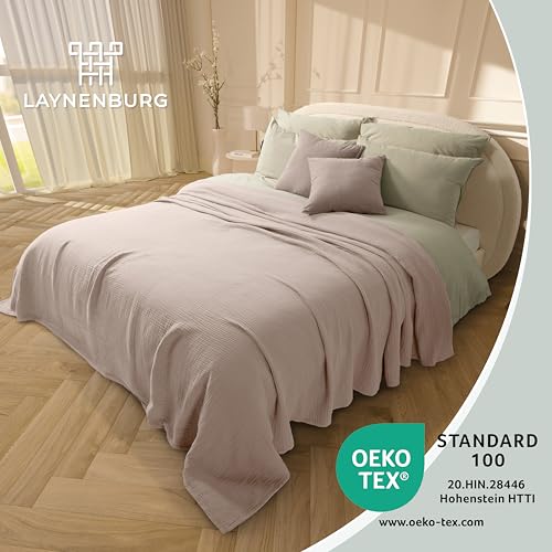 LAYNENBURG Premium Musselin Tagesdecke 180x220 cm - 100% Baumwolle - extraweiche Baumwolldecke als Kuscheldecke, Bett-Überwurf, Sofa-Überwurf, Couch-Überwurf - warme Sofa-Decke (Taupe)