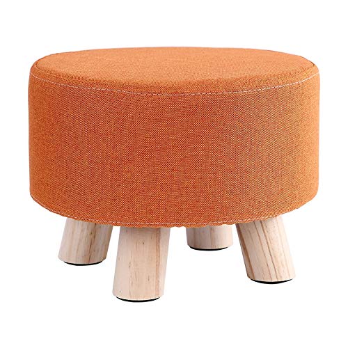 Tabouret orange et assise de canapé : le confort en bois massif au salon