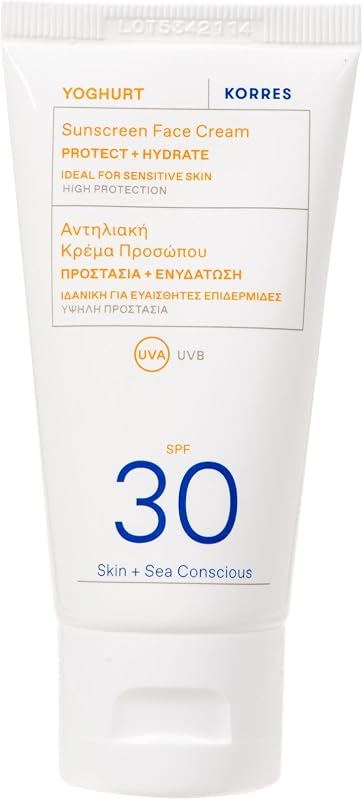 La crème solaire KORRES au Yaourt SPF30 offre une protection visage et yeux à large spectre contre les rayons UVA et UVB