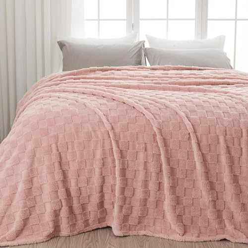 NEWCOSPLAY Super Soft King Blanket Pink Premium Silky Flannel Fleece 3D Checkered Lightweight Bed Blanket All Season Use (Pink Checkered, King(90"x110"))