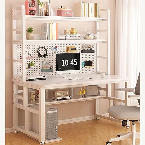 Bureau d'ordinateur avec panneau perforé et étagères pour optimiser le rangement