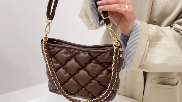 Bolso bandolera acolchado para mujer con asa superior miniatura 7