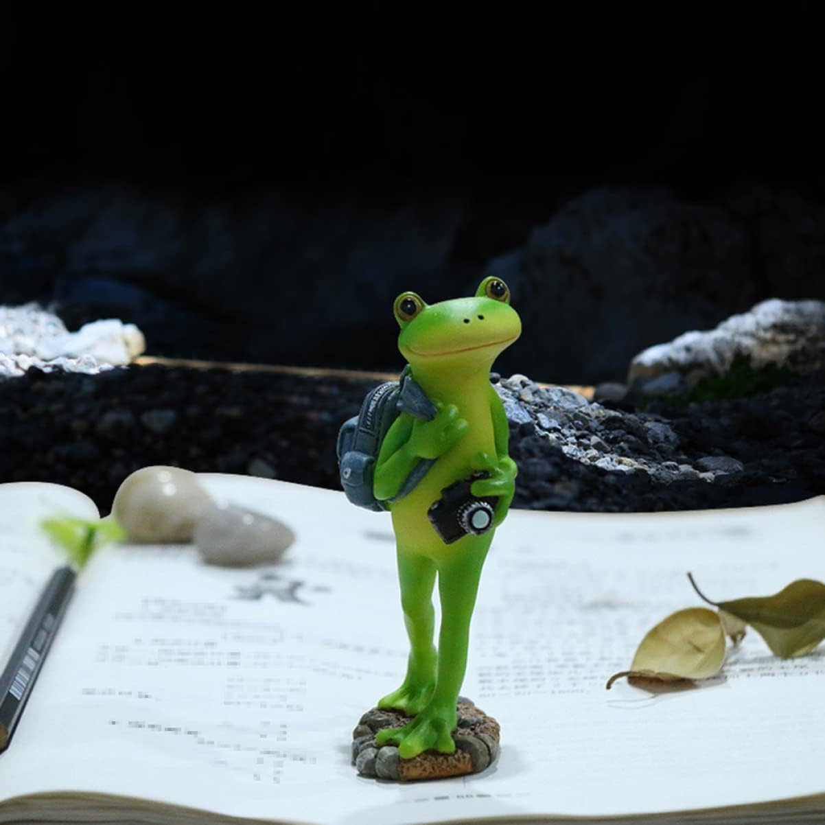 MAGICLULU Cartoon Green Camera Frog Resin Statue Figurine Bag image 3