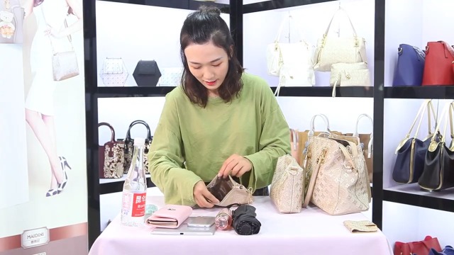 Bolso de mano para mujer PU con asas y borla miniatura 7