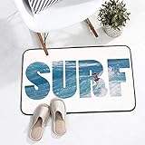 Alfombra de baño fabricada en 100% poliéster con tecnología memory foam con base antideslizante de látex.
