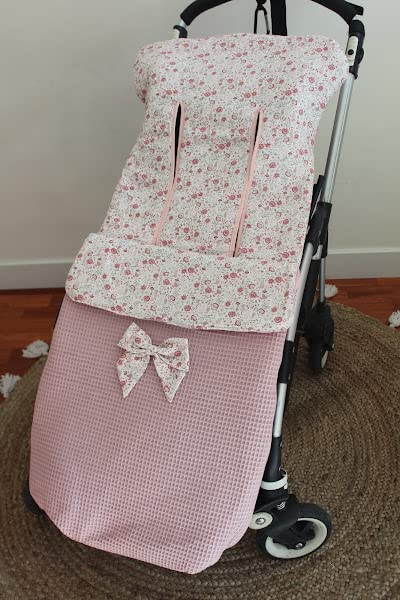 Conjunto universal de saco de invierno y bolsa de carro. Diseñado y confeccionado en España (waffle rosa con flores)