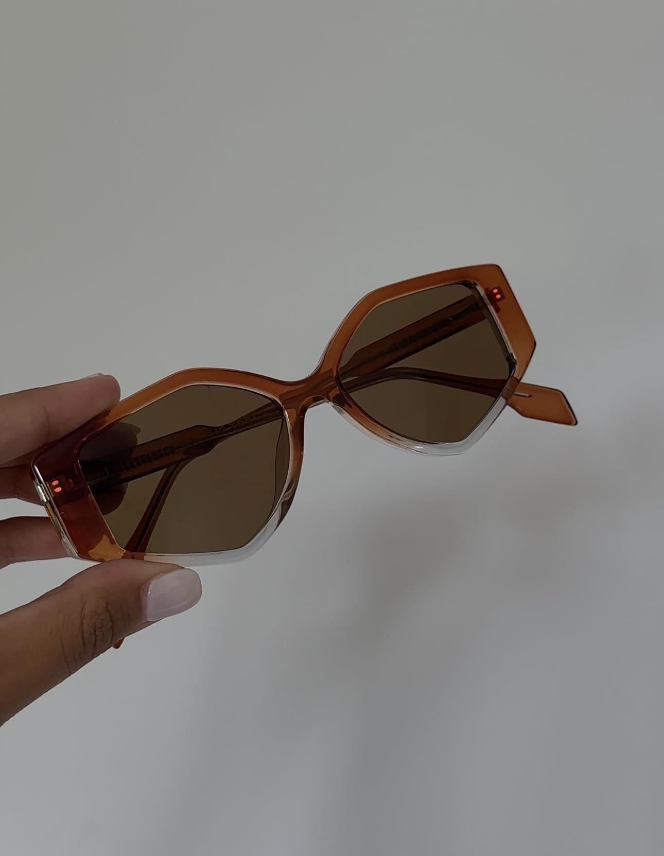 OWN THE TREND Trendy Sunglasses for Women - Sunglasses Womens with UV protection - Vintage Retro Oval Y2K Fashion Sun Glasses