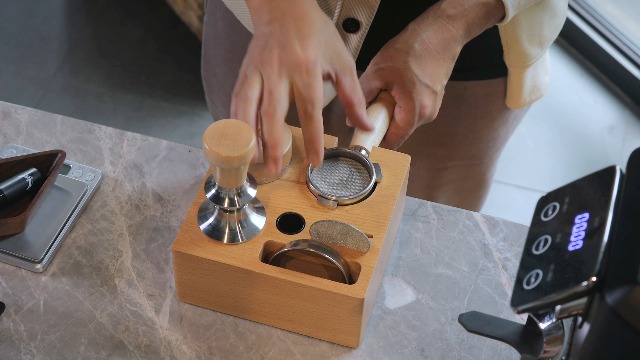 Amazon.com: KNODOS Bottomless Portafilter 54mm Breville Compatible