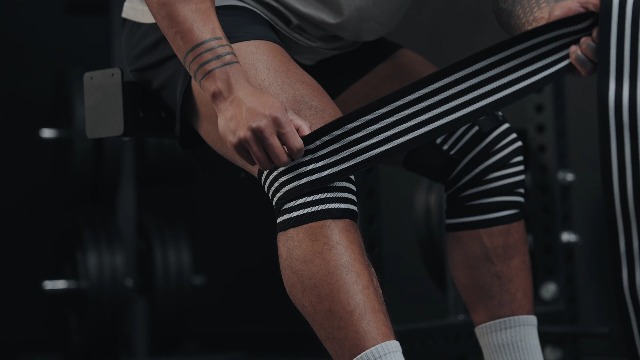 Amazon.com: Gymreapers Knee Wraps (Pair) With Strap for Squats