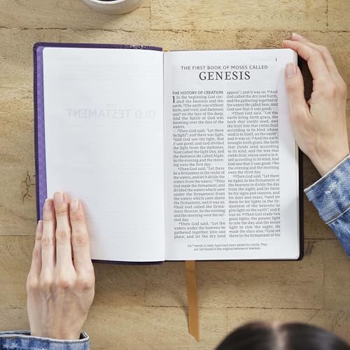 Image of NKJV Bible: Personal Size Giant Print, Black Leathersoft, Holy Bible, Red Letter, Comfort Print: New King James Version