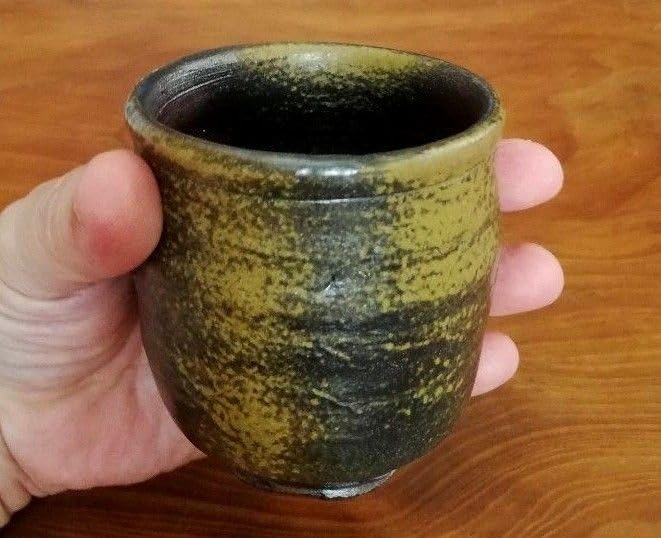 Amazon.co.jp: 当真裕爾 「湯呑み」穴窯 焼締め 沖縄 真作保証 : おもちゃ 