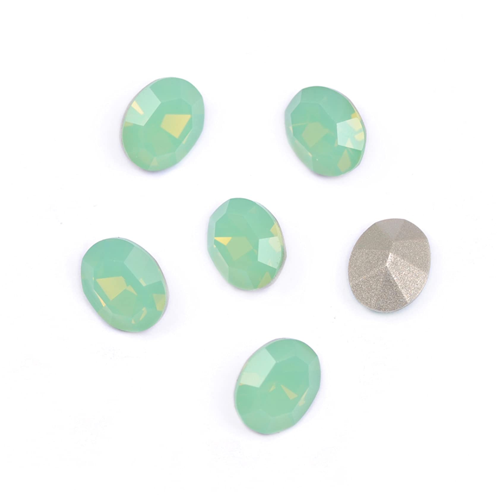Strass K9 anti-perte Pacific Opal à coudre pour réparer un vêtement abîmé