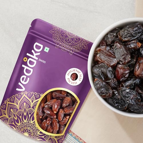 Image of Amazon Brand - Vedaka Fresh Dates | 1 Kg | Khajur Dry Fruit | Naturally Dried | Healthy Snack | No Added Preservatives Or Additives | Hygienically Packed | Pack Of 2, Each 500 G