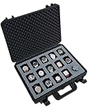 Extrem sicherer Transportkoffer für bis zu 14 Uhren. So konzipiert, dass nahezu Wecker aller Größen in dem Koffer Platz finden. Der Koffer ist IP67 zertifiziert, somit (Unter)Wasserdicht - Staubdicht. Ihre Zeitmesser sind somit in allen Umgebungen sicher verwahrt. Die Uhren befinden sich auf flexiblen Schaumstoffpolstern, sodass auch Uhren mit geringem Bandumfang ideal liegen.