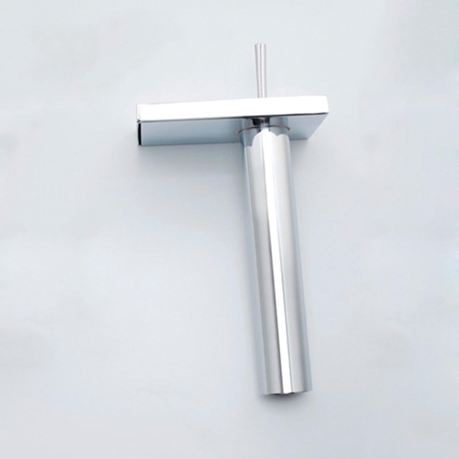 Mélangeur d'évier en cascade monotrou pour remplacer un vieux robinet de salle de bain