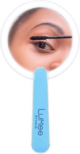 Lumee Espejo de maquillaje iluminado Espejo redondo con luz LED con batería recargable, mango plegable, espejo de mano portátil compacto para