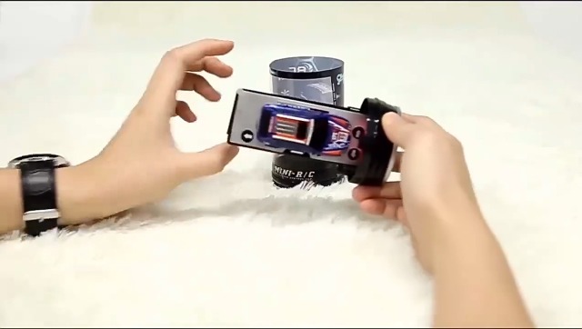 Amazon.co.jp: プラスチック製 スタントカー ミニ缶 RC カー 子供の
