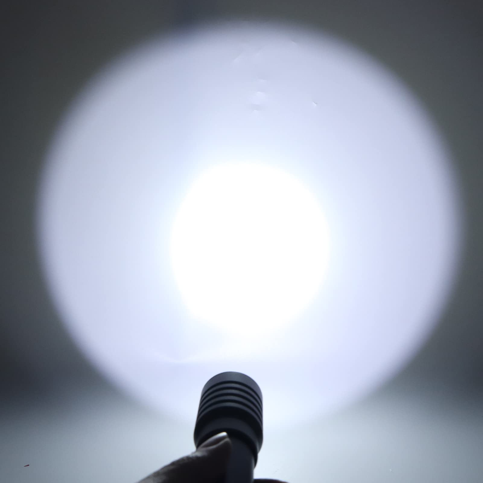 Torcia Subacquea da 5000LM, Torcia Subacquea a LED Impermeabile, Torcia Subacquea con profondità di 100 M per lo Snorkeling Sottomarino in Acque Profonde