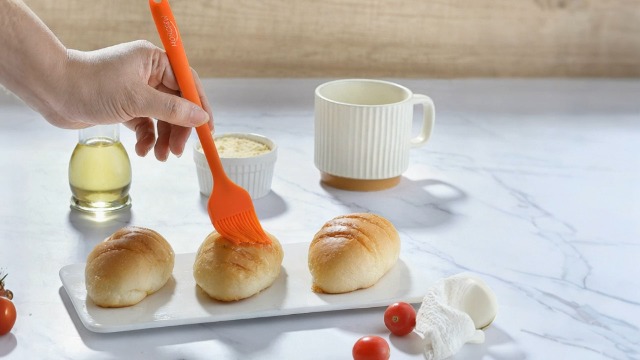 Silicone Barbecue Basting Brush Set High Temperature Resistant Pastry Grill Oil Brush & Cake Baking Spatula Tool From Homepro19, $3.77