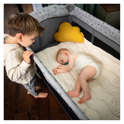 hauck Kinderreisebett Sleep N Play Center mit Neugeboreneneinhang, Wickelauflage, Tragetasche, Rollen, Schlupf, Klein Zusammenklappbar, Baby Reisebett Kleinkind ab Geburt bis 15 kg (Teddy Grey)