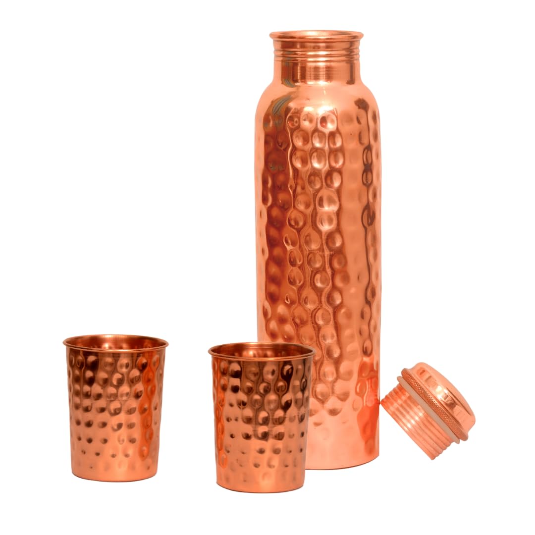 Botella de agua de cobre puro – Botella ayurvédica a prueba de fugas, hecha a mano, sin BPA, diseño sin articulaciones para salud, yoga, oficina y viajes, embalaje de regalo premium (con 2 vasos)