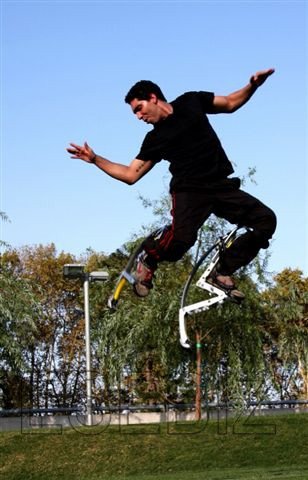 Esebiz Skyrunner - Trampoli da salto da uomo, per ragazzi, 90-110 kg, colore: nero