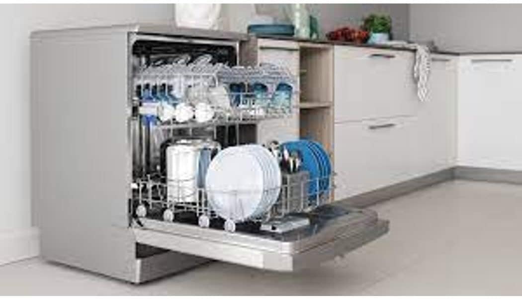 Lavastoviglie Indesit: grande capienza, colore inox - DFE 1B19 X