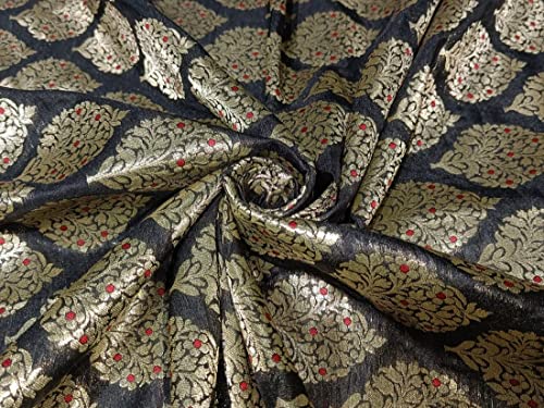 Tissu jacquard brocart rigide noir or pour structurer un vêtement chic