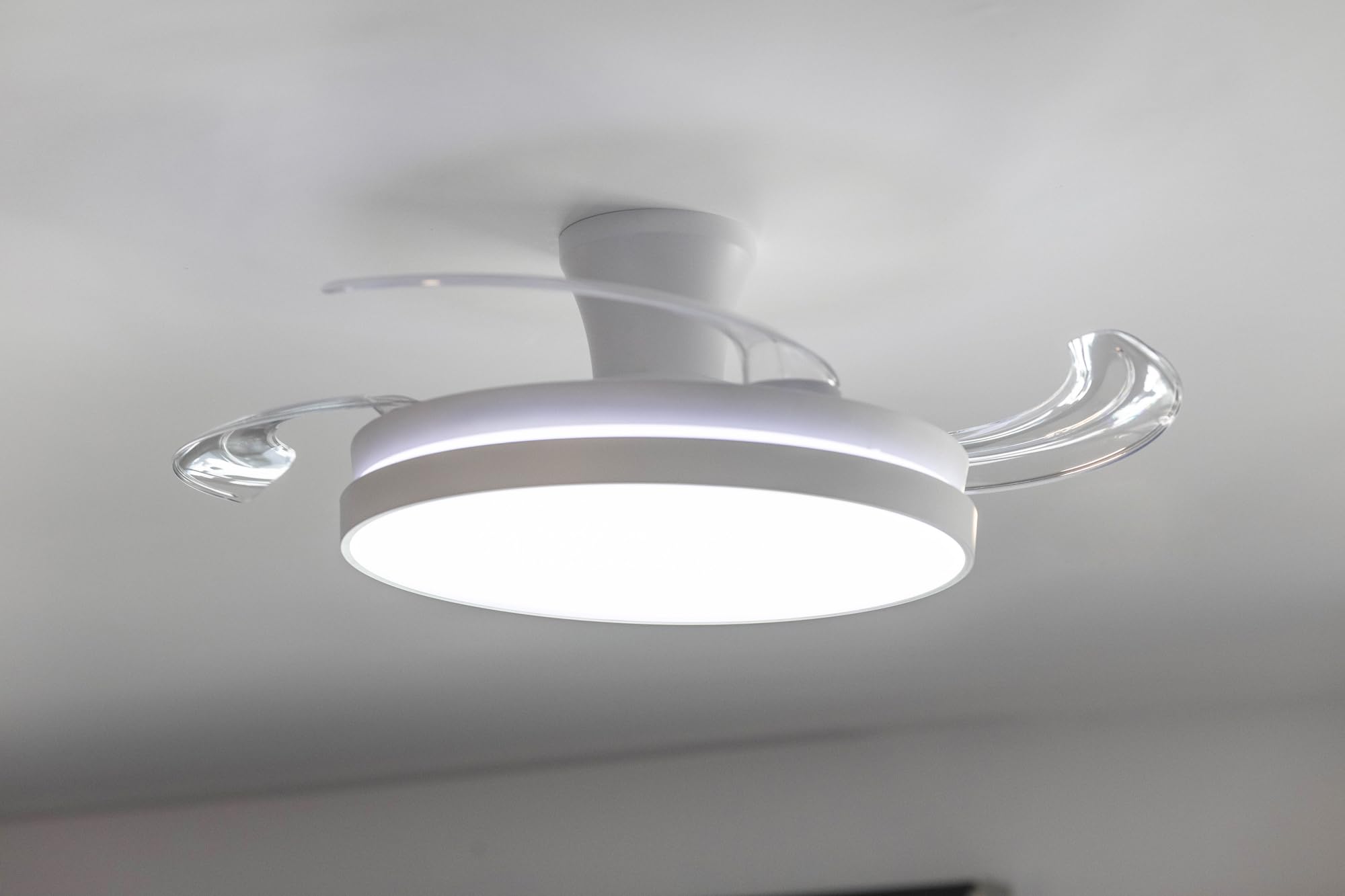 DUPI Ventilador de techo retráctil POWER AIR BLANCO con LED regulable 3000K-6000K, Motor DC silencioso, 6 velocidades, aspas ocultas, modo verano/invierno y mando a distancia
