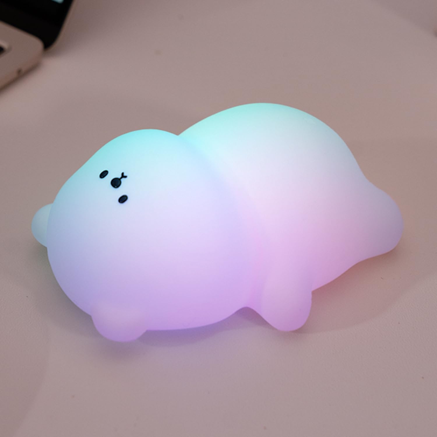 Jmg-Myratts Lying Bear Cute Night Light, Dimmable Nursery Kawaii Bear Lamps For Room Decor, Super Squishy Silicone Night Lamp. Great Ambience Light For Camping Party Room Decor [Energy Class G] (Lying Bear)