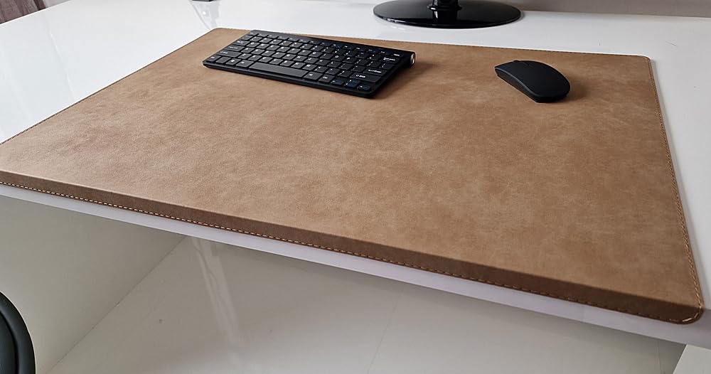 Gewinkelte Schreibtischunterlage mit Kantenschutz Nubuk Leder 90 x 47 Beige