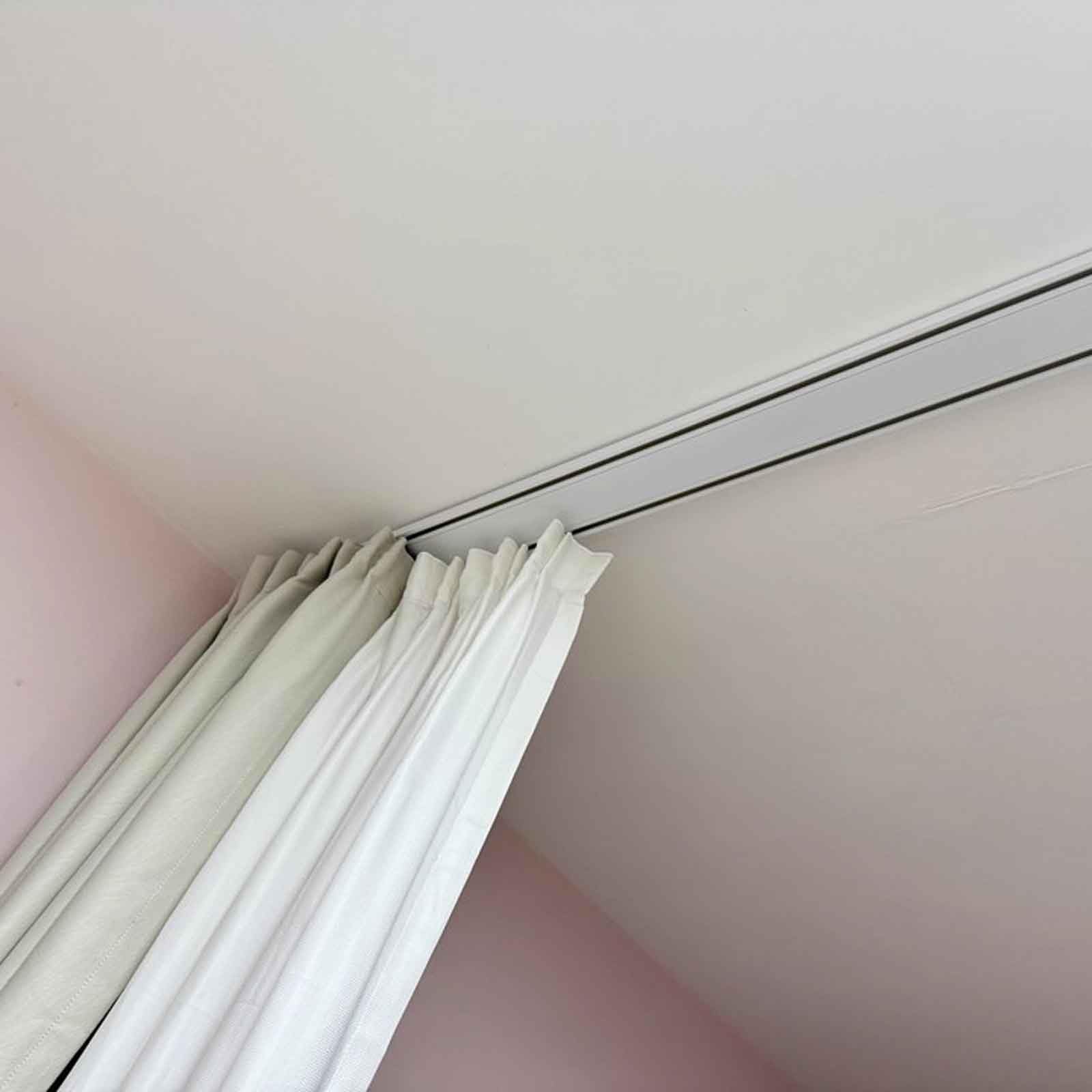 Doppelläufiges Vorhangschienen-Set – leichtgängiges Schiebesystem mit Montagezubehör, 2,5 m Deckenmontage, doppelläufig für Raumteiler, Weiß