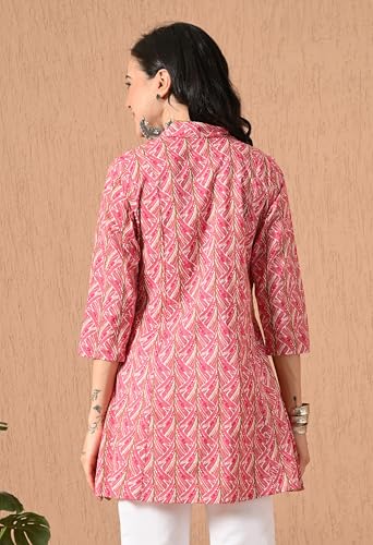 Image of Amazon Brand - Tavasya Women Ethnic Printed V-Neck Cotton Short A-line Kurta | Stylish Casual Everyday Office Top | 3 /4th Sleeve | Regular Fit