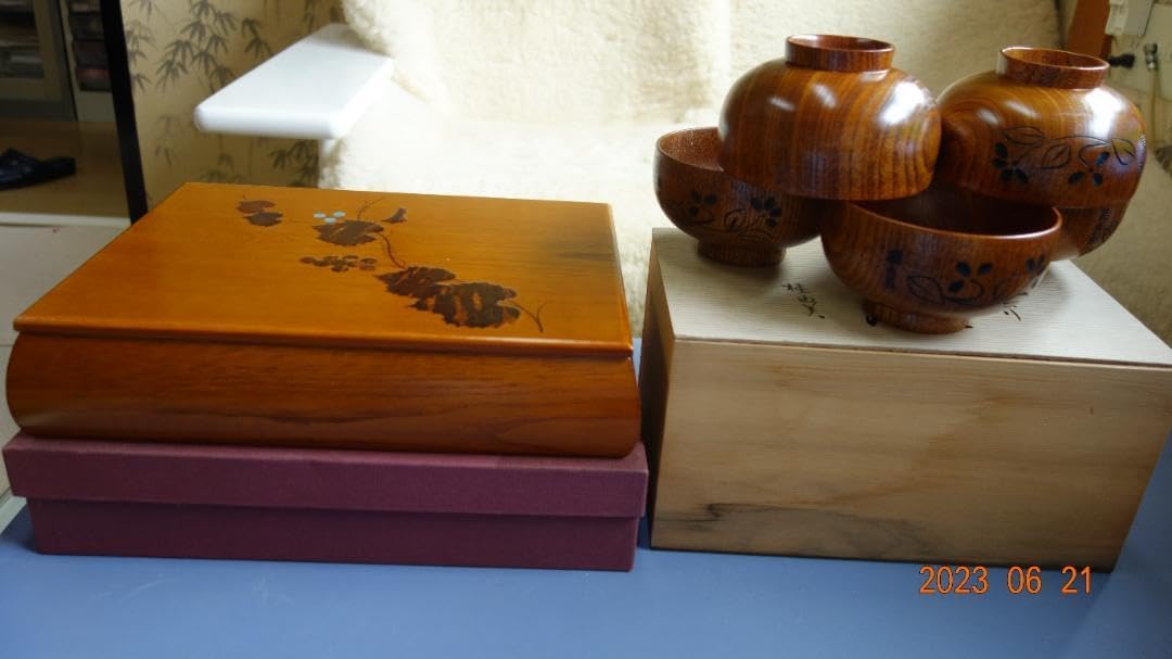 金蒔絵の施された輪島塗り漆器椀4個セット 金色装飾 金蒔絵の施された