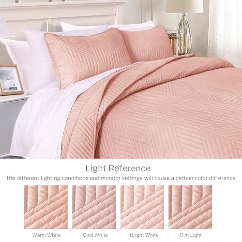 Exclusivo Mezcla California King Quilt Bedding Set, Lightweight Blush Pink Oversized King Bedspreads Soft Modern Geometric Coverlet Set for All Seasons (1 Quilt and 2 Pillow Shams)