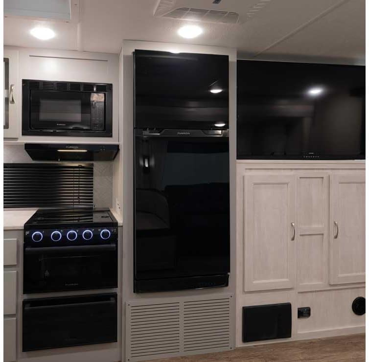 Furrion 30ft 50 Amp 125/250 Volt Cordset with PowerSmart and PullSmart technology - F50R30-SB , black