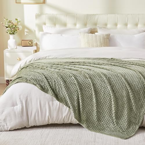 Image of EMME Fleece Blanket, 3D Jacquard Throw Blanket for Couch and Bed, Soft Cozy and Fluffy Blankets Lightweight Luxury Flannel with Geometric Grid Design (Forest Green, 50 inch x 60 inch)