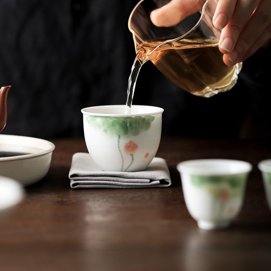 Tazas de té Pequeñas Taza de té de loto pintada a mano for el hogar, taza de té Personal for hombres, tazón de té for beber de porcelana blanca china Taza de té de Kungfu