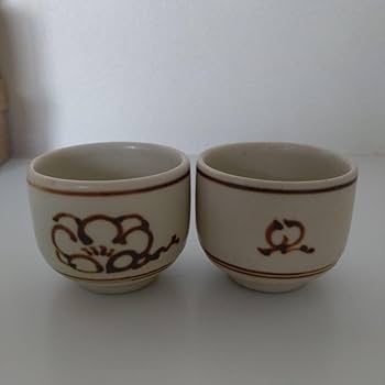 遺品整理◼️蔵から可愛らしい織部焼？と思われるお猪口、ぐい呑みが出てきました。 遺品整理◼️蔵から可愛らしい織部焼？と思われるお猪口、ぐい呑