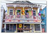 Dimensions : 53 x 80 mm Aimant de réfrigérateur avec vue de face du célèbre bar en feuille d\'érable décoré pour Mardi Gras à la Nouvelle-Orléans, LA, USA,