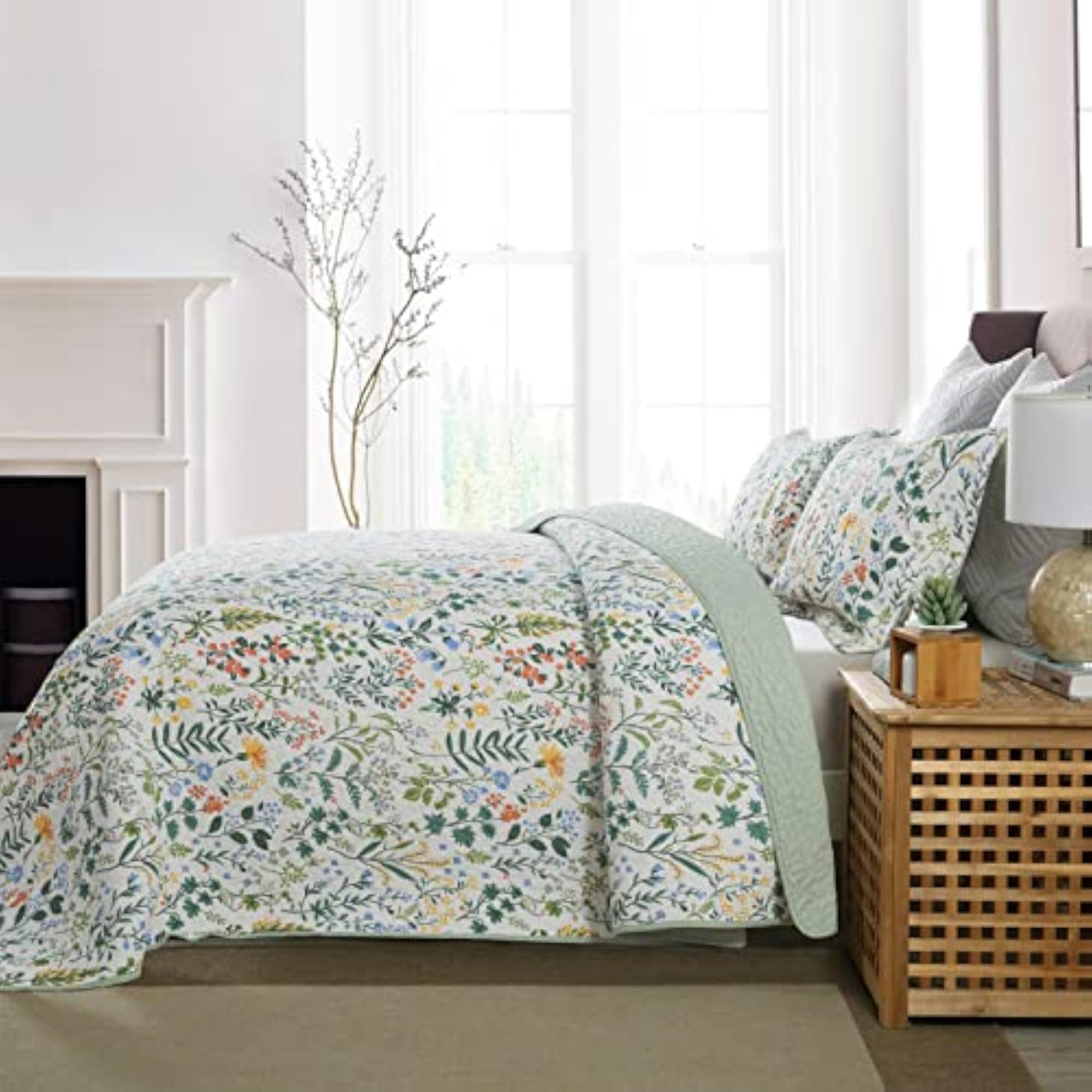 Cotton Bedspread Quilt Sets with Reversible Patchwork Coverlet
