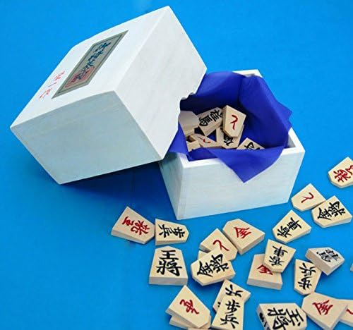 Back red paulownia boxed and Carved boxwood chess pieces on (japan import)