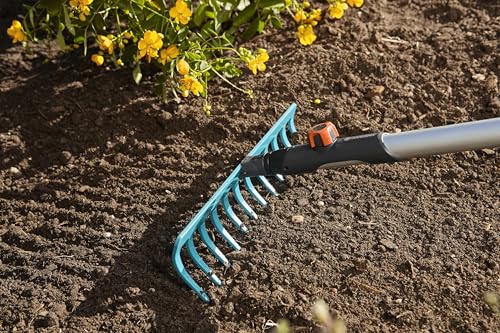 Foto von Gardena combisystem-Rechen: Praktische Harke mit 12 Zinken, ideales Gartenzubehör zum Rechen, Unkrautentfernen und zur Bodenbearbeitung, Arbeitsbreite 30 cm, passend zu Allen cs-Stielen (3177-20)