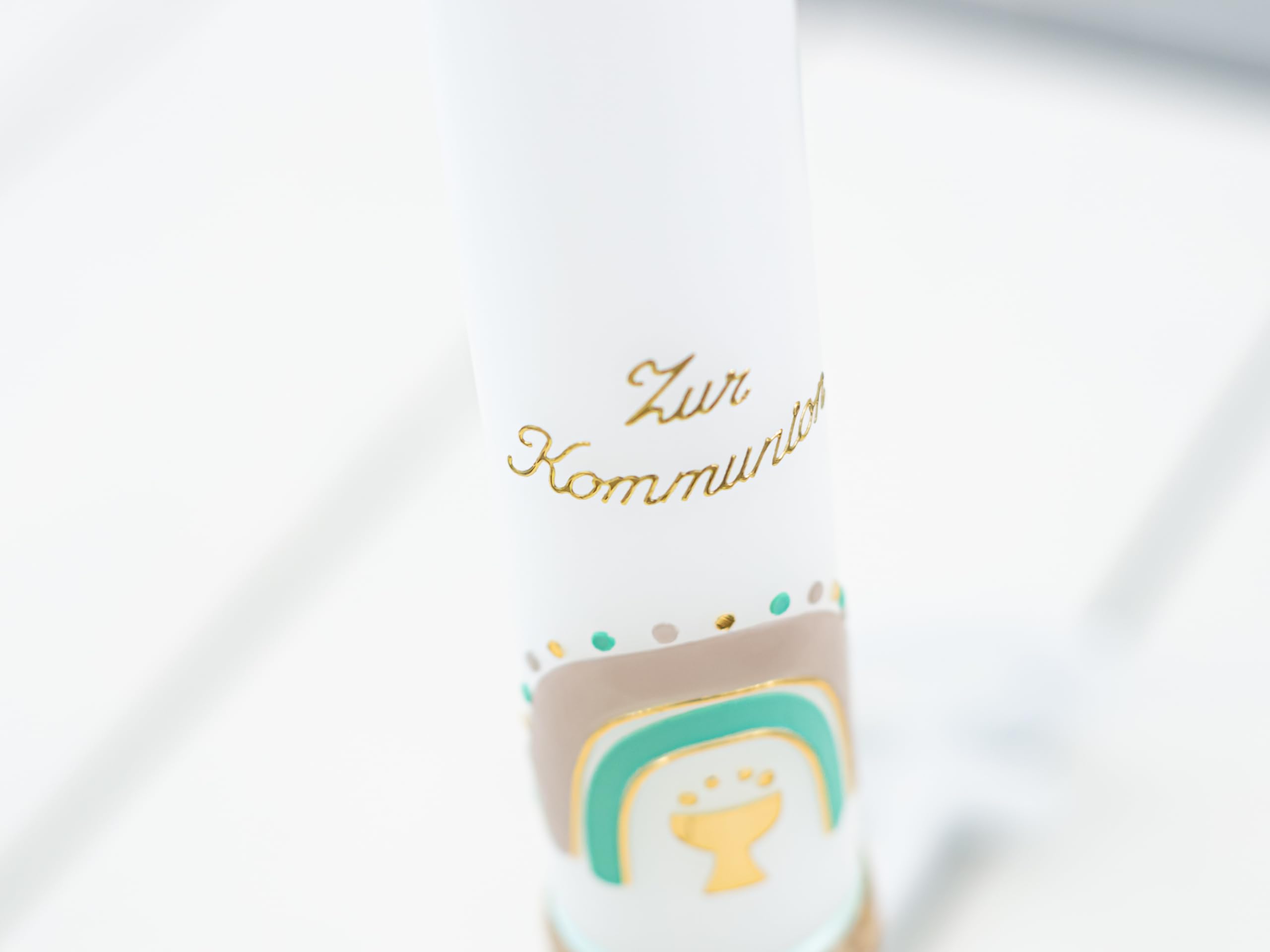 Kommunionkerze Arvid personalisiert mit Name und Datum, individuell und mit Echtwachs handverziert für Junge und Mädchen