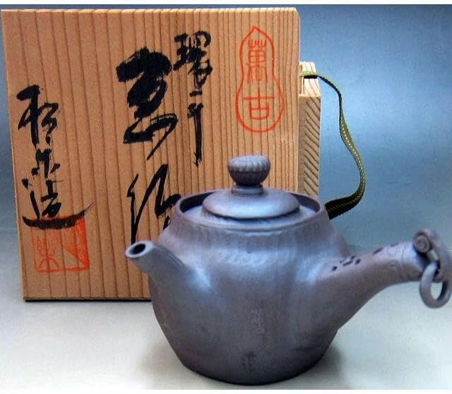 湯志明中国宜興落款 紫砂茶壺 急須 梅花 骨董品 時代物 骨董品買取実例 湯志明中国宜興落款 紫砂茶壺 急須 梅花 骨董品 時代物 骨董品買取実例