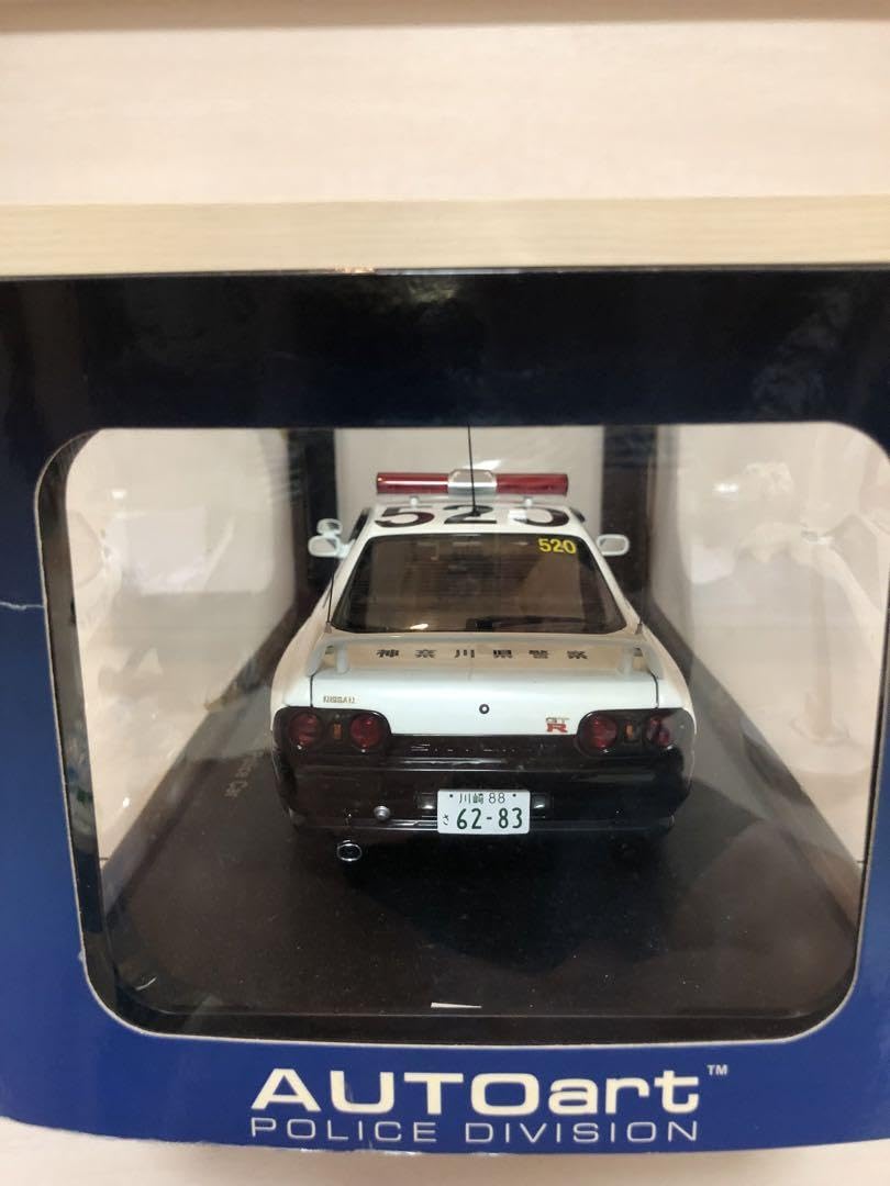 Amazon.co.jp: オートアート 118 R32スカイラインGTRパトカー 神奈川 